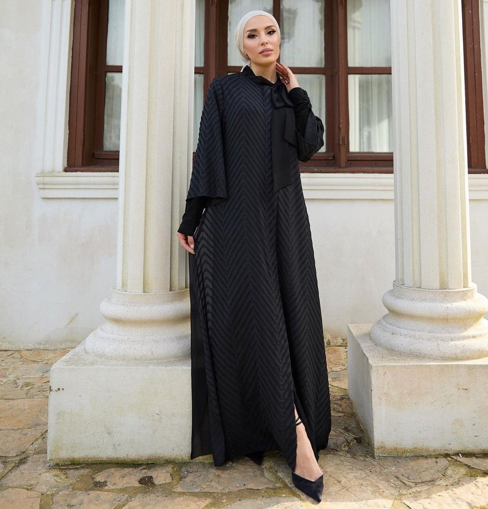 Modefa Abaya Modest Muslim Woman's Black Zigzag Patterned Abaya - 36120
