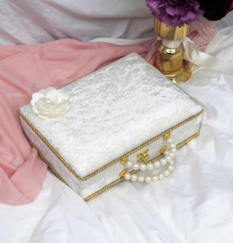 Modefa Book White Luxury Pearl Islamic Gift Set - Velvet Box with Quran, Hijab, Tesbih, & Bookmark White
