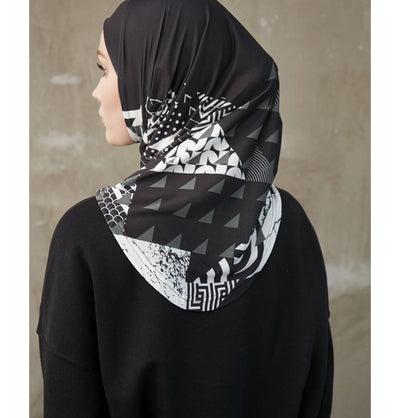 Modefa Instant Hijabs Black/White Modefa One Piece Instant Sports Hijab - Geometric Tiles - Black/White