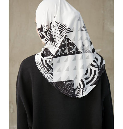 Modefa Instant Hijabs White/Black Modefa One Piece Instant Sports Hijab - Geometric Tiles - White/Black