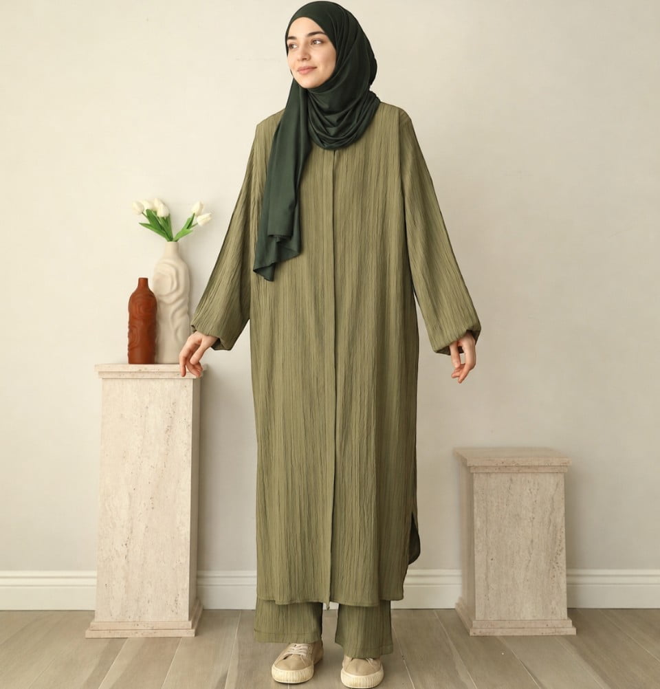 Modest Muslim Woman Long Tunic with Pants