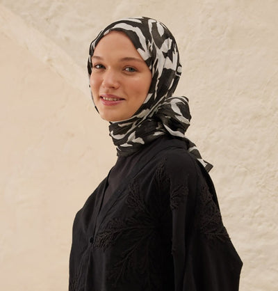 Modefa Shawl Black Rami Lightweight Hijab Shawl Petunia - Black