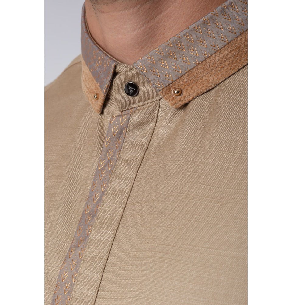 Modefa Thobe Men's Casual Full Length Islamic Thobe AAR2429 Golden Printed Arrows - Palm Sand