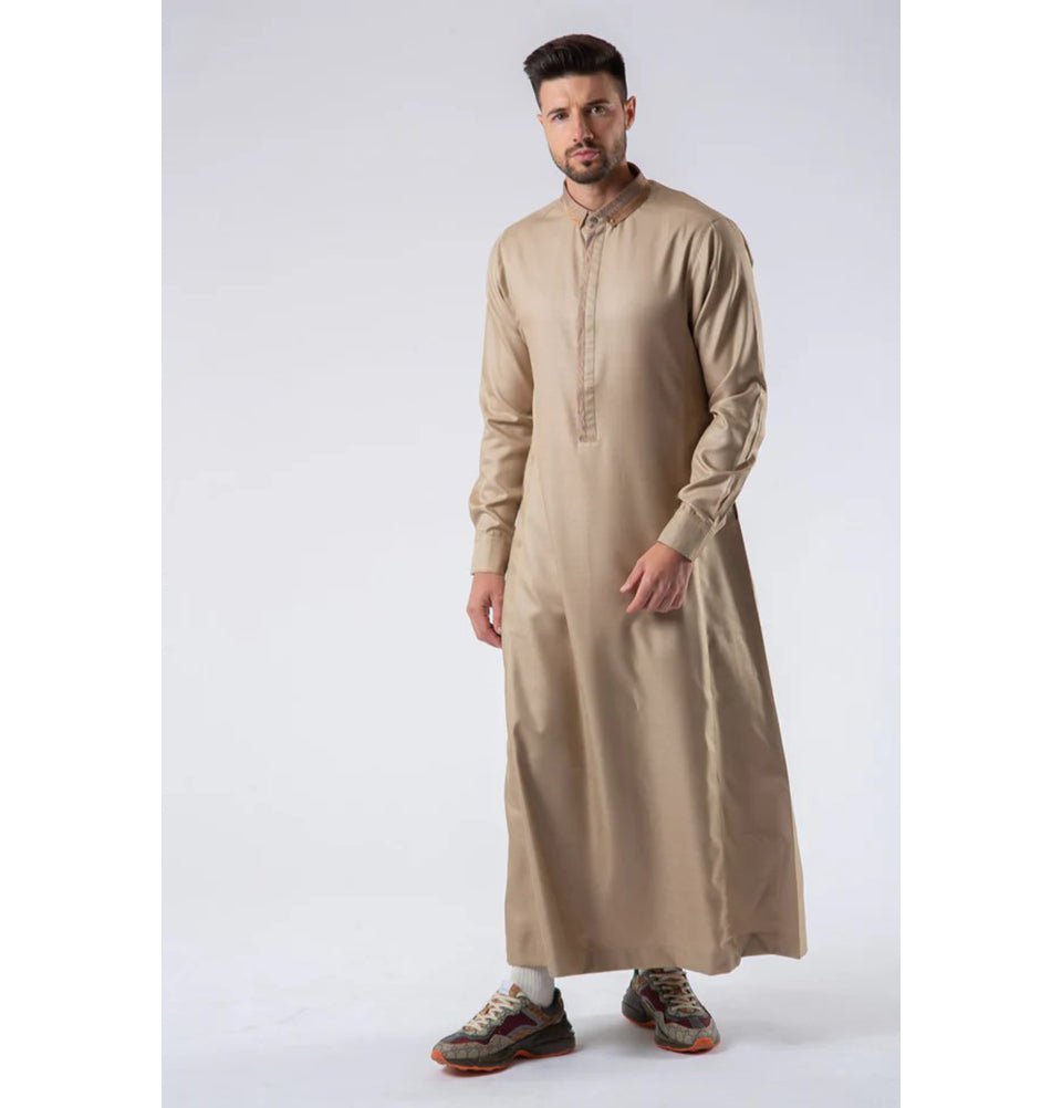 Modefa Thobe Men's Casual Full Length Islamic Thobe AAR2429 Golden Printed Arrows - Palm Sand