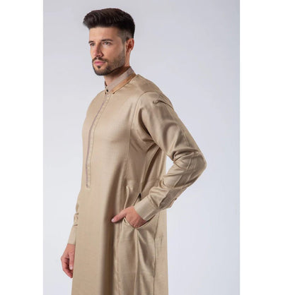 Modefa Thobe Men's Casual Full Length Islamic Thobe AAR2429 Golden Printed Arrows - Palm Sand