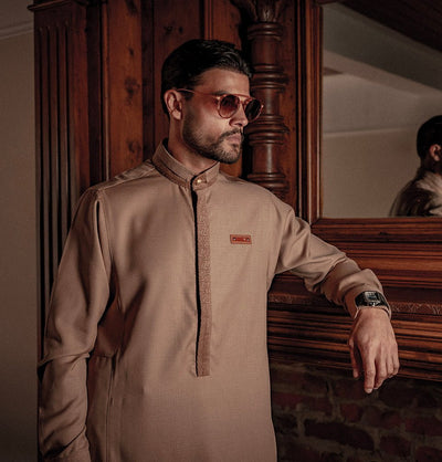 Modefa Thobe Men's Casual Full Length Islamic Thobe AAR25318 Printed Velour Caramel Brown