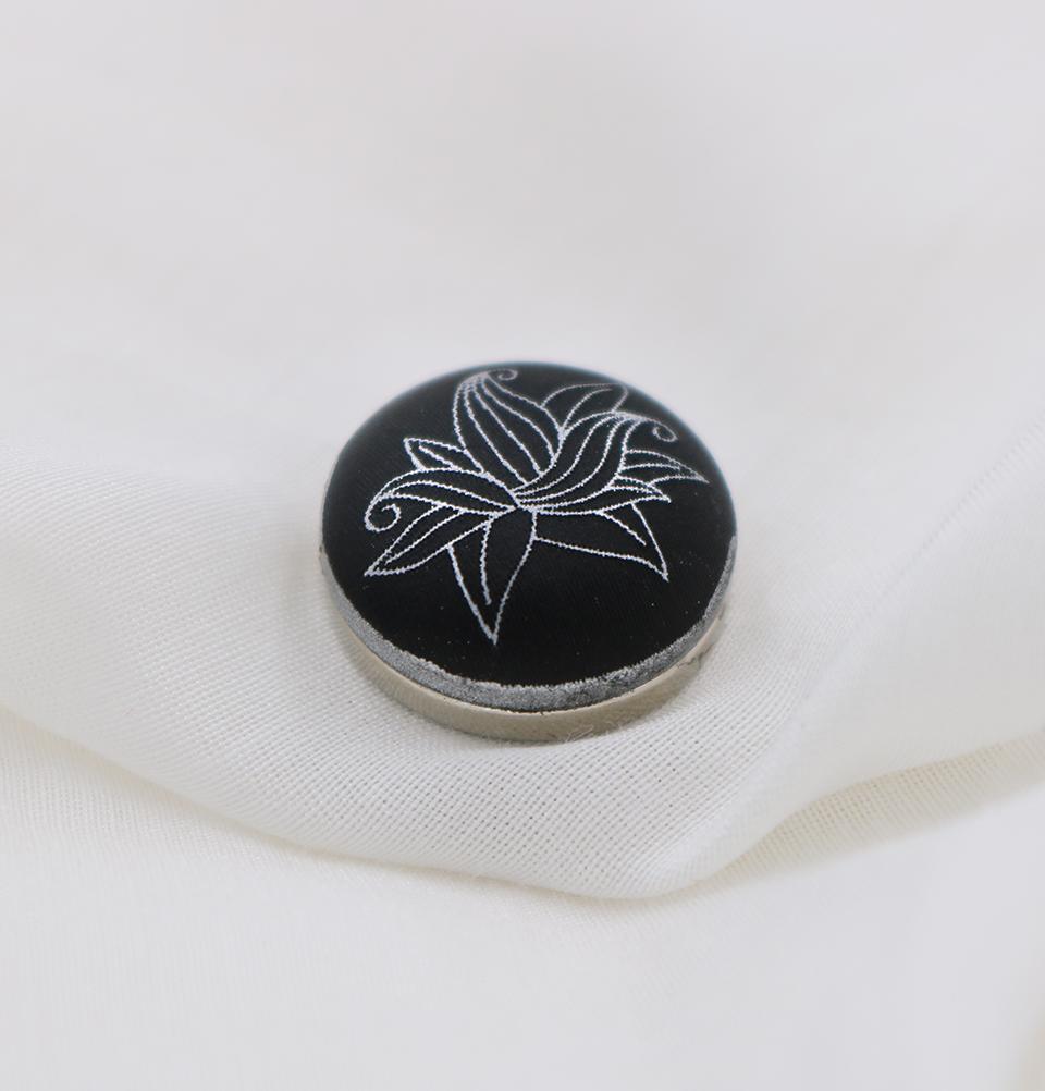Magnetic Hijab 'Pin' Black Flora