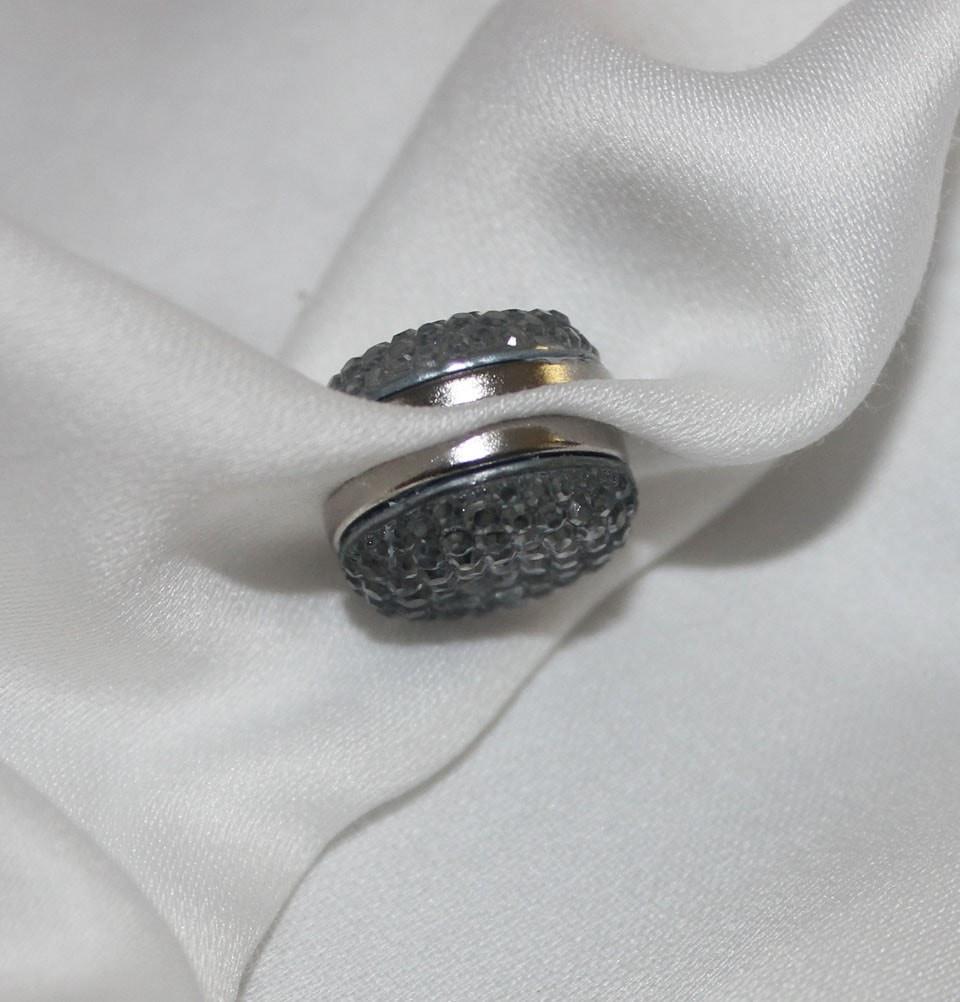 Grey Bejeweled Magnetic Hijab 'Pin'