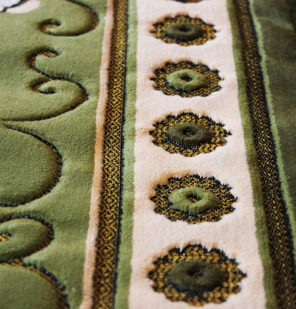 Ismen Prayer Rug Plush Green & Creme Floral Daisy Vase Prayer Rug - Modefa 