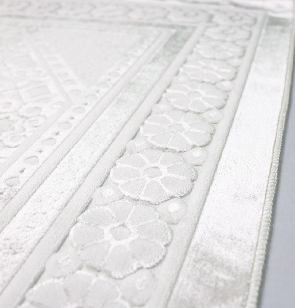 Modefa Book White Luxury Islamic Gift Set - Velvet Box with Quran and Luxury Velvet Prayer Rug - White