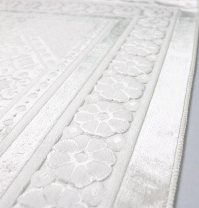 Modefa Book White Luxury Islamic Gift Set - Velvet Box with Quran and Luxury Velvet Prayer Rug - White