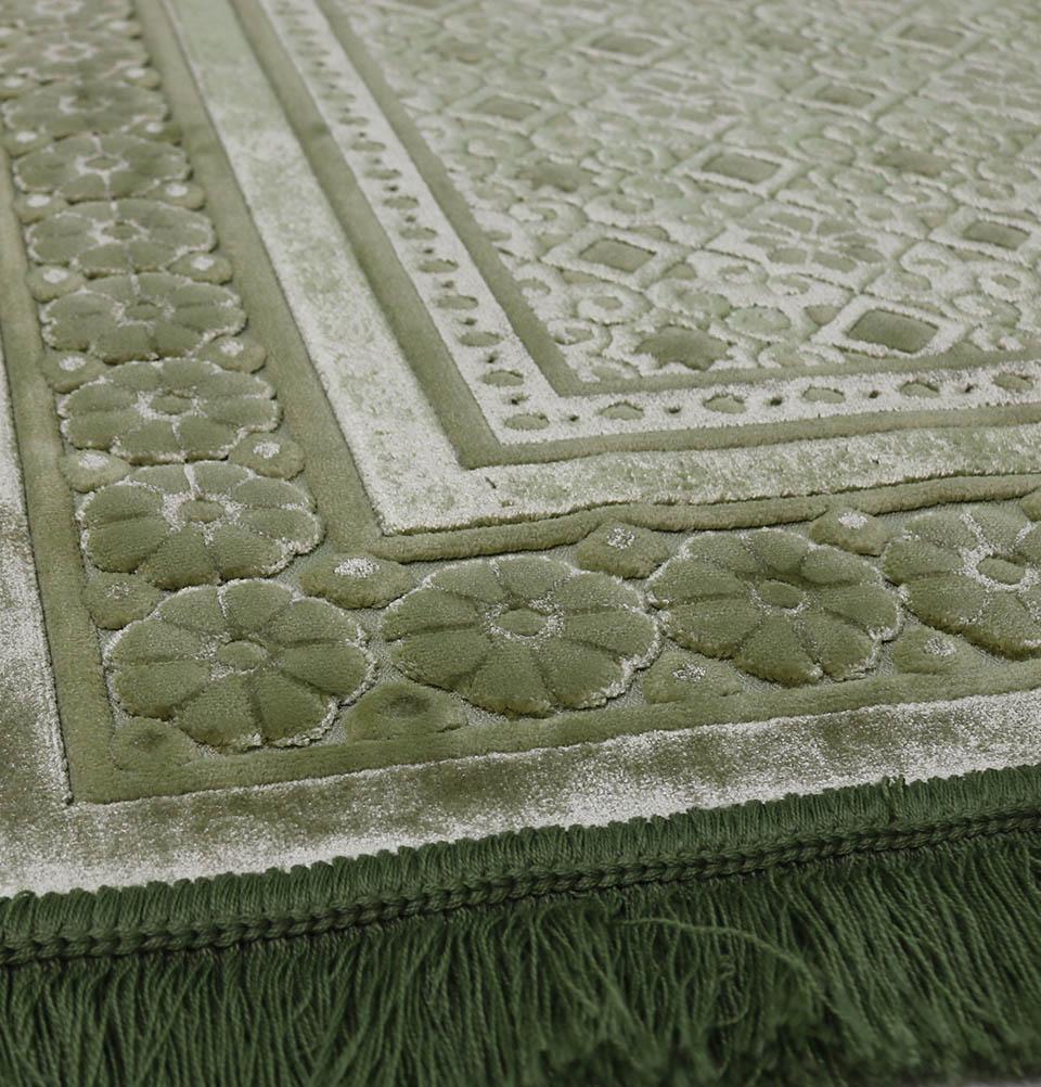 Luxury Velvet Islamic Prayer Rug - Green