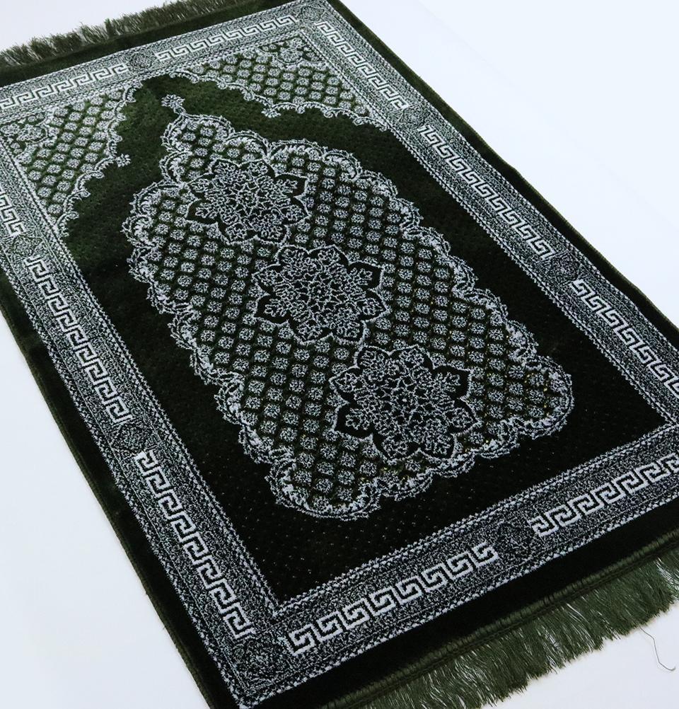 Plush Ipek Islamic Prayer Rug - Geometric Floral Green