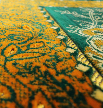 Velvet Wild Daisy Islamic Prayer Rug - Green/Orange