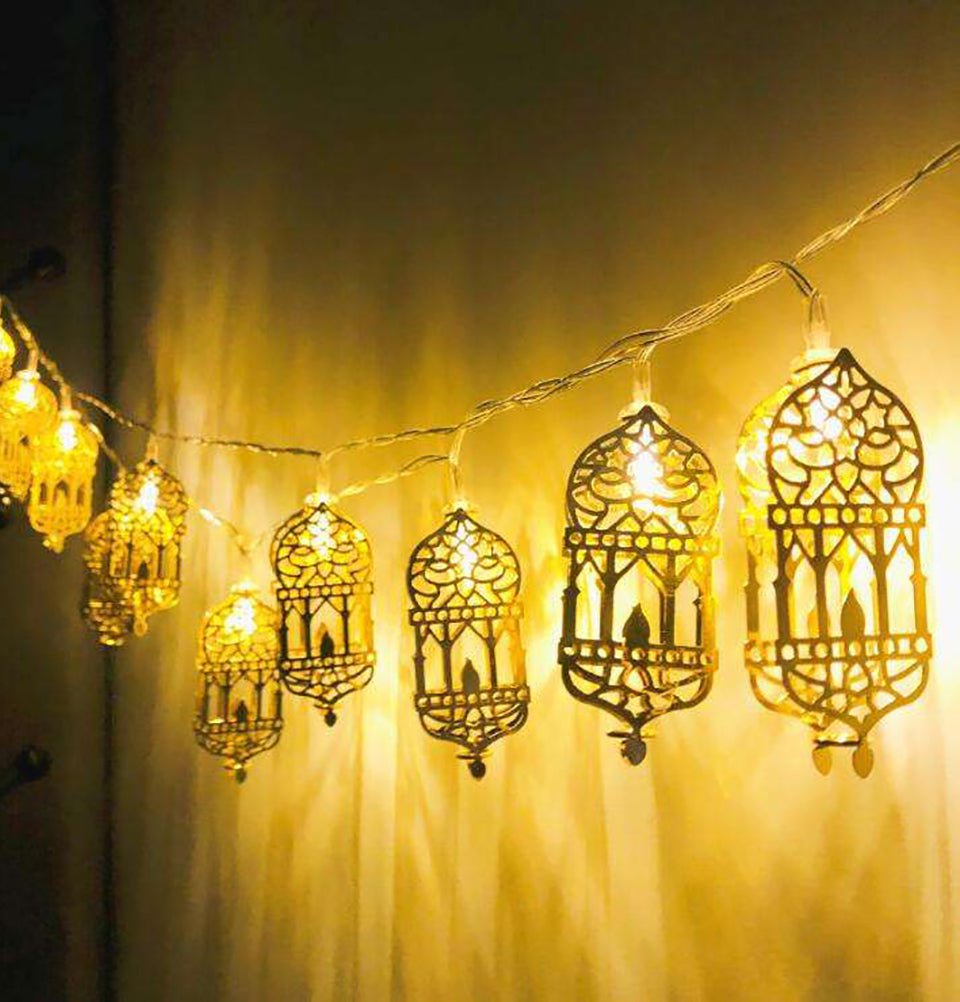 https://www.mymodefa.com/cdn/shop/products/modefa-ramadan-amp-eid-party-lantern-islamic-holiday-decor-ramadan-led-string-lights-lanterns-31169123647622.jpg?v=1678033845